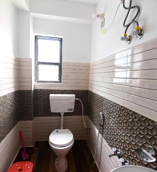 スタンダードルーム, Chhuti Lava