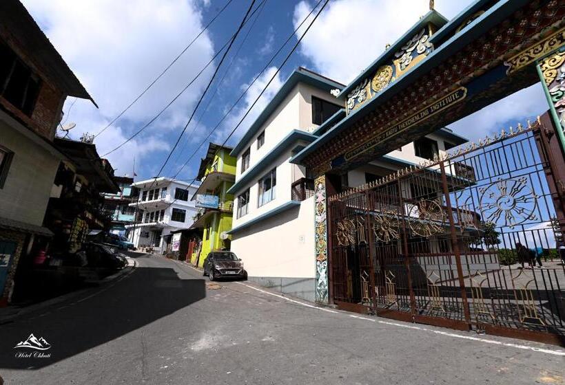 デラックスルーム, Chhuti Lava