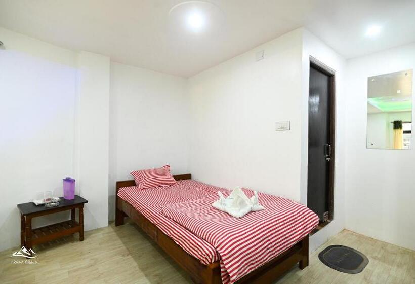 スタンダードトリプルルーム, Chhuti Lava