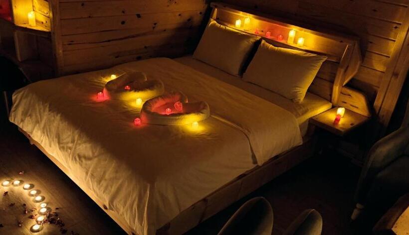 غرفة ديلوكس, Kinya Bungalov