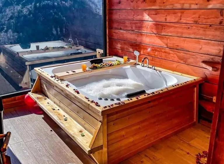 デラックスルーム, Kinya Bungalov