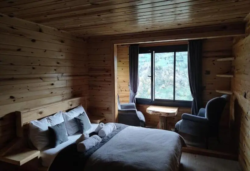 デラックストリプルルーム, Kinya Bungalov