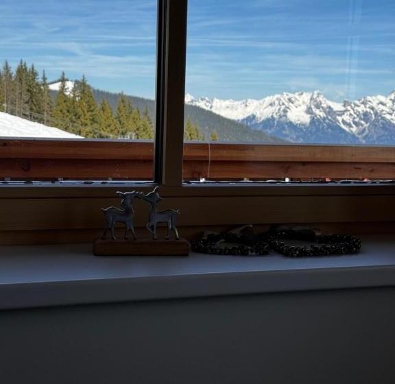 マウンテンビュースタンダードルーム, Glockneralm   Only Accessible By Ski Lift