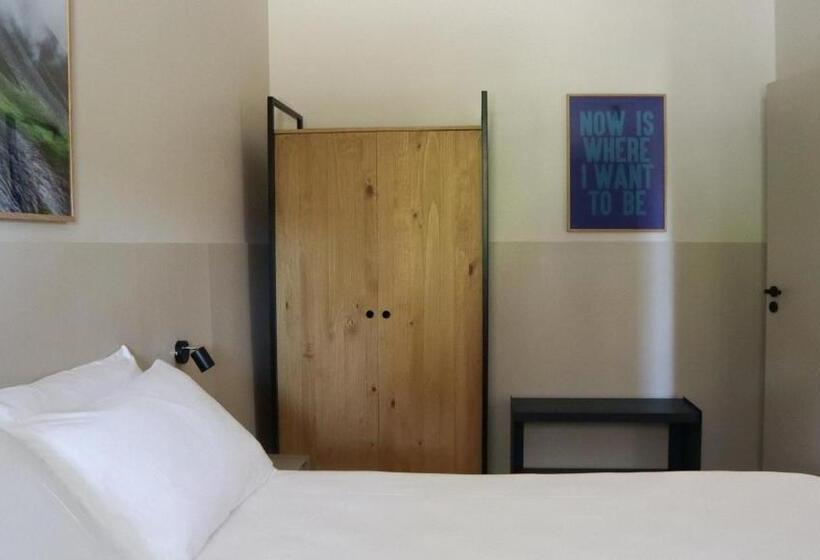 شقة غرفة واحدة, Gandum Village