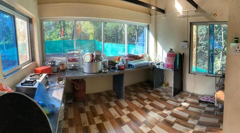 스탠다드 싱글 룸, Gokul Agro Camping Wai