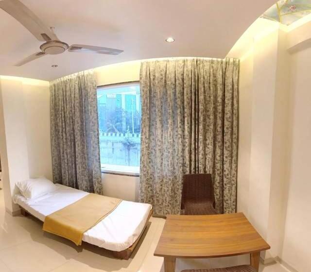 スイート(家族用), India Gate