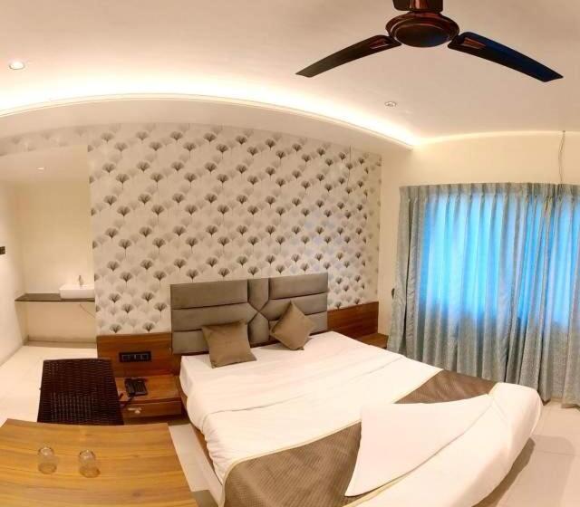 スイート(家族用), India Gate