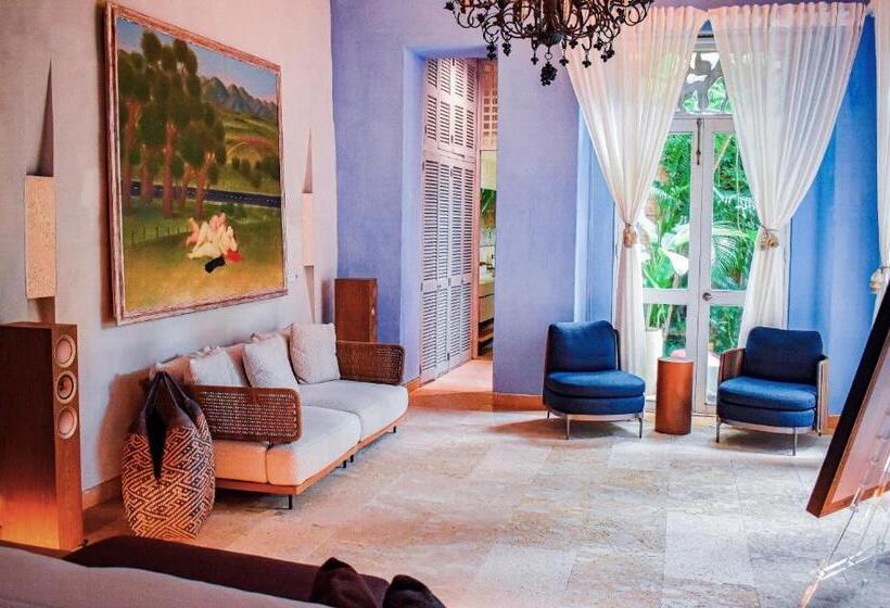 غرفة قياسية سرير كينج, Santiago Botero