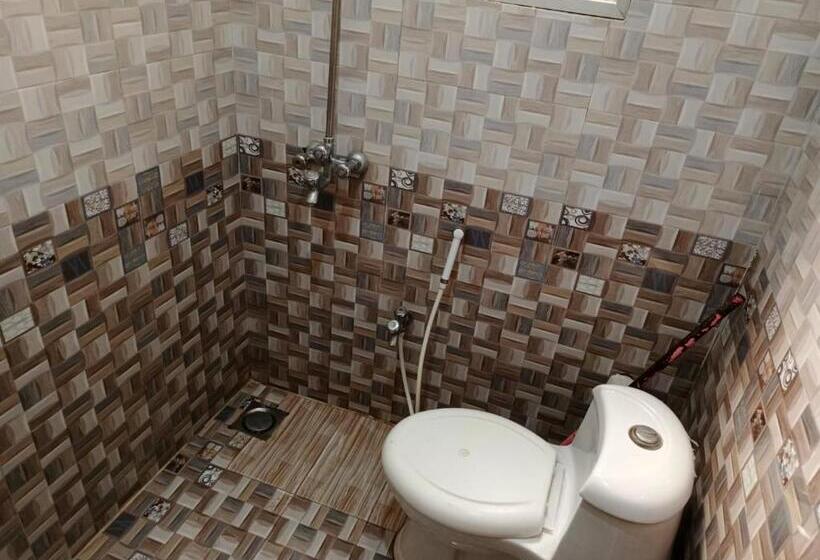 اتاق اکونومی یک تخته, Second Home Family