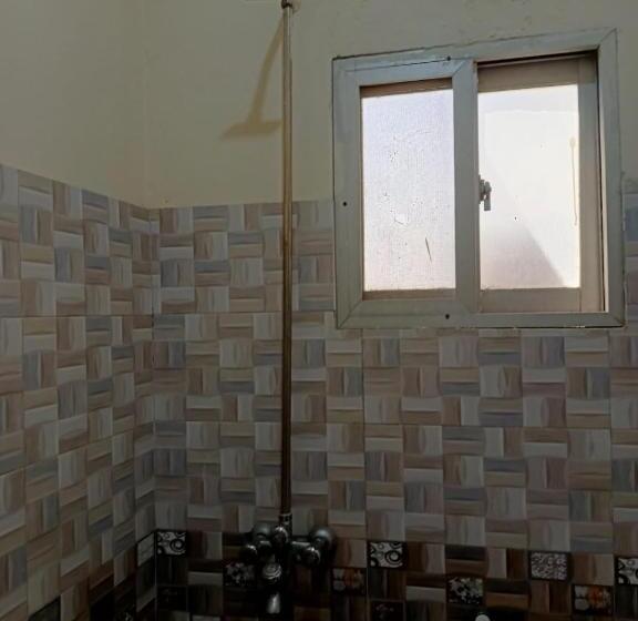 اتاق اکونومی یک تخته, Second Home Family