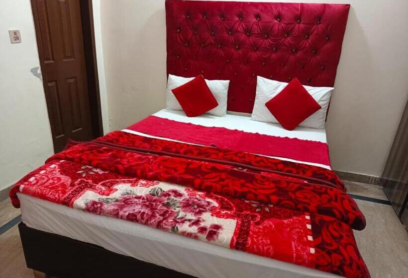 اتاق لوکس, Second Home Family