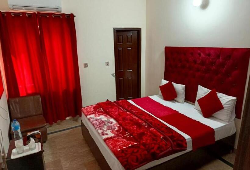 اتاق لوکس, Second Home Family