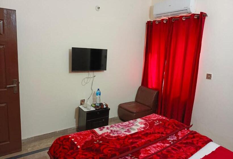 اتاق لوکس, Second Home Family