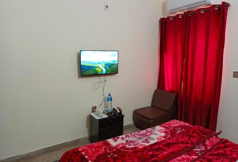 اتاق لوکس, Second Home Family