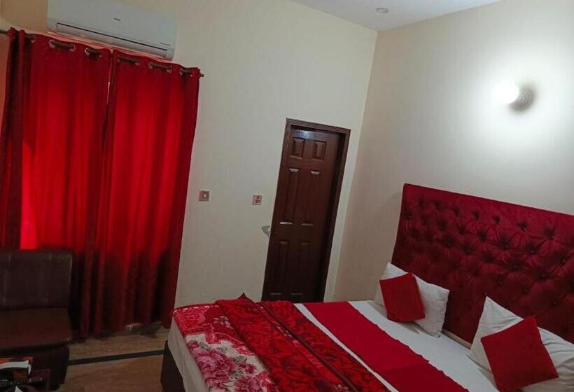 اتاق لوکس, Second Home Family