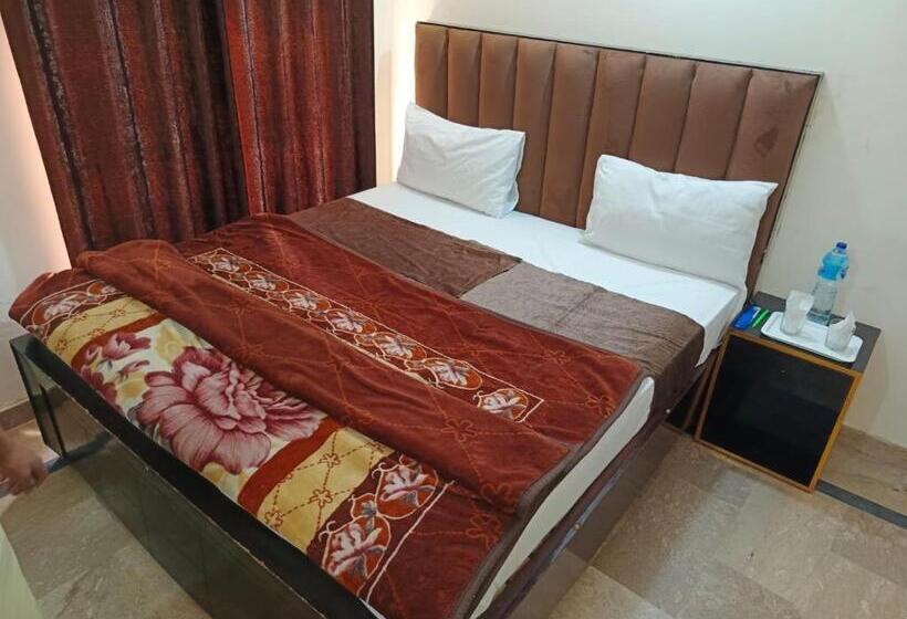 اتاق لوکس, Second Home Family