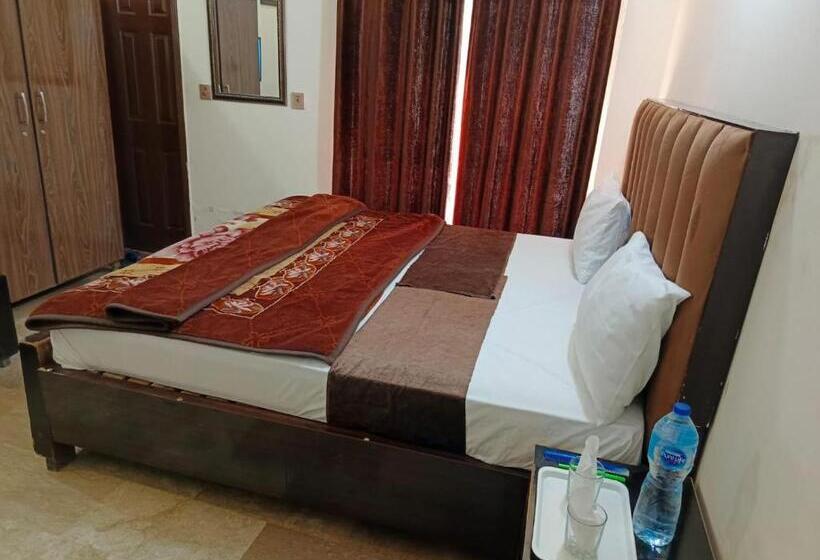 اتاق لوکس, Second Home Family