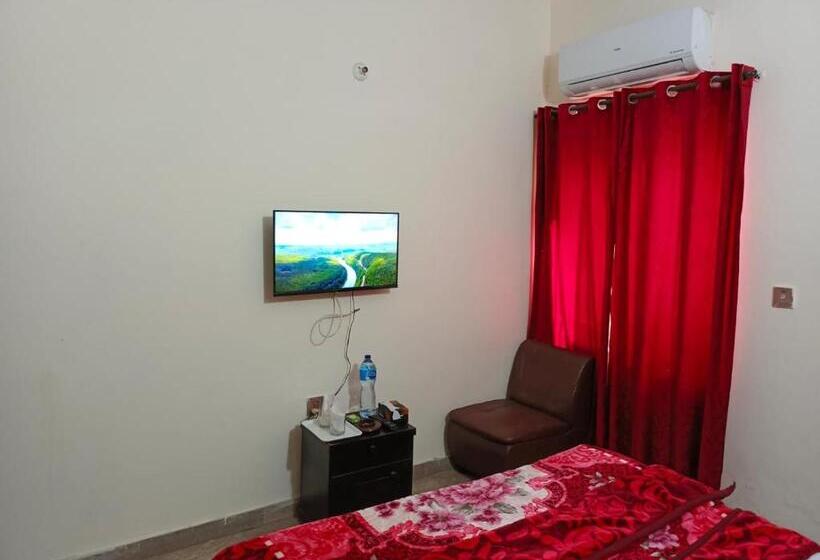 اتاق لوکس, Second Home Family