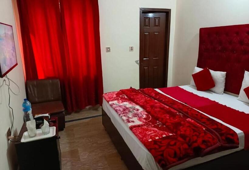 اتاق لوکس, Second Home Family