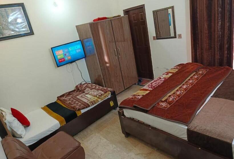 اتاق لوکس سه تخته, Second Home Family