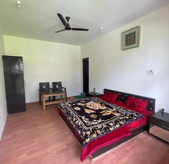 标准间带山景, Orange House