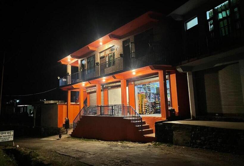 标准间带山景, Orange House