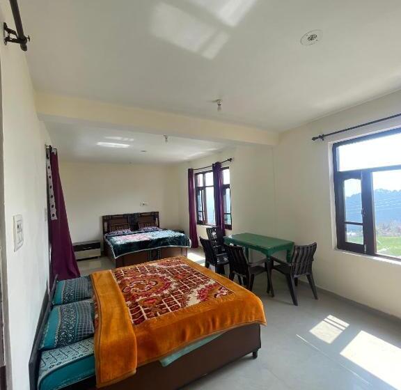 四人标准间, Orange House