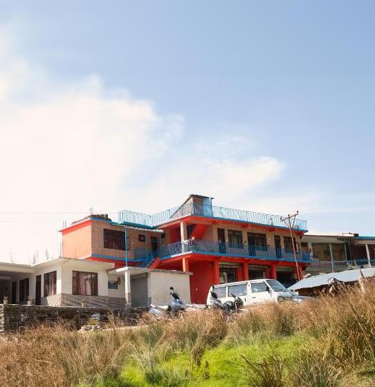 四人标准间, Orange House