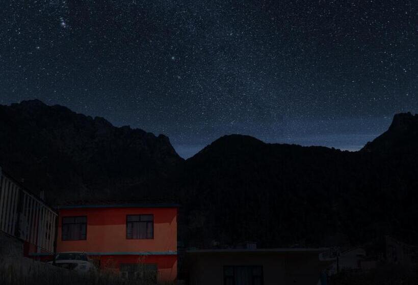 四人标准间, Orange House