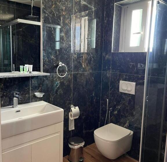 اتاق استاندارد چهارنفره با بالکن, Sea La Vie By Hotel Anna
