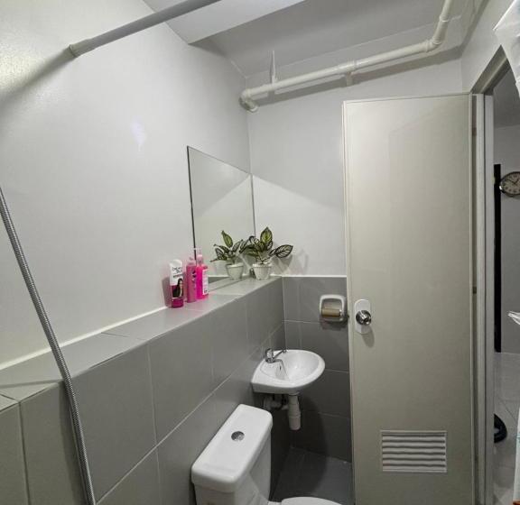 غرفة عائلية, Casa Moanna 2br Condo With Dining, Kitchen, Living Area And Netflix