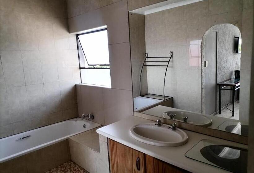 חדר משפחתי, Eeufees Guesthouse