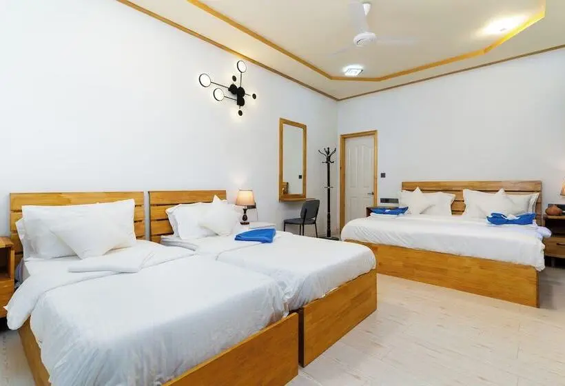 اتاق خانوادگی با چشم‌انداز باغ, Tropico Villa