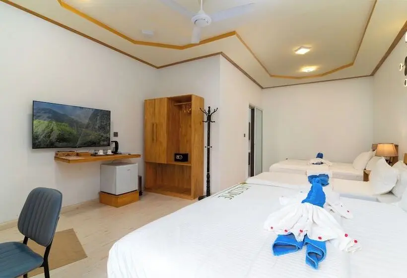 اتاق خانوادگی با چشم‌انداز باغ, Tropico Villa