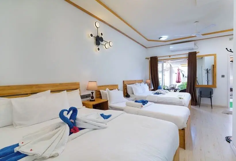 اتاق خانوادگی با چشم‌انداز باغ, Tropico Villa