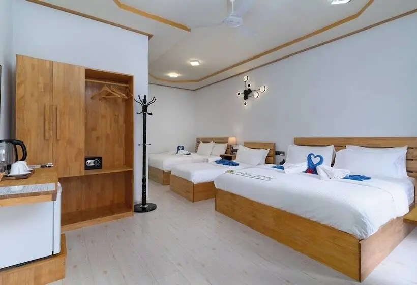 اتاق خانوادگی با چشم‌انداز باغ, Tropico Villa