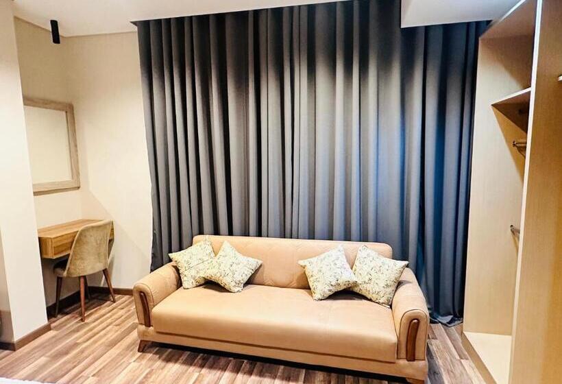 套房, Farida Habu Palace