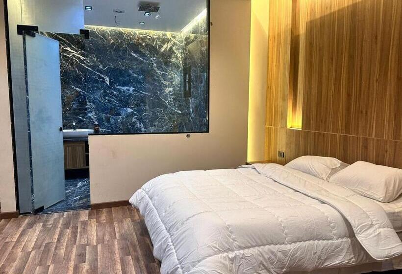 套房, Farida Habu Palace