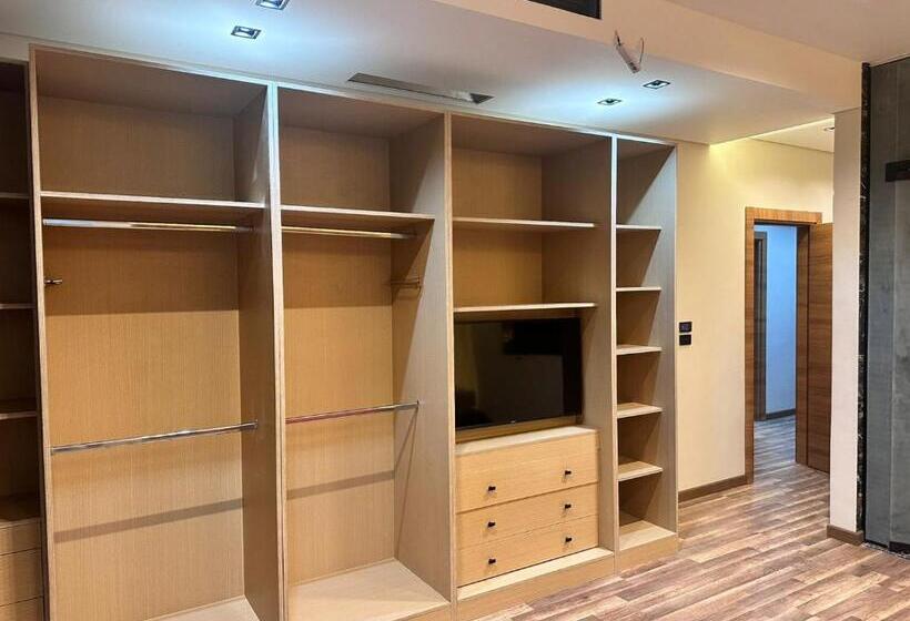 套房, Farida Habu Palace