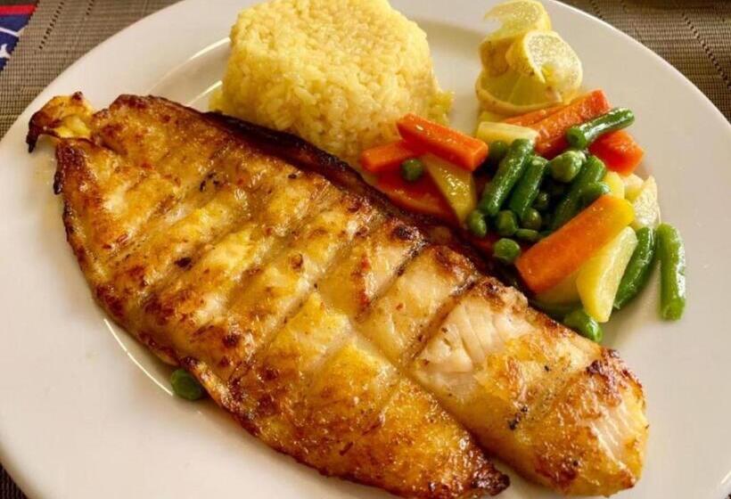 家庭山景房, Farida Habu Palace