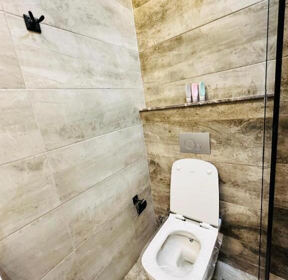 家庭山景房, Farida Habu Palace