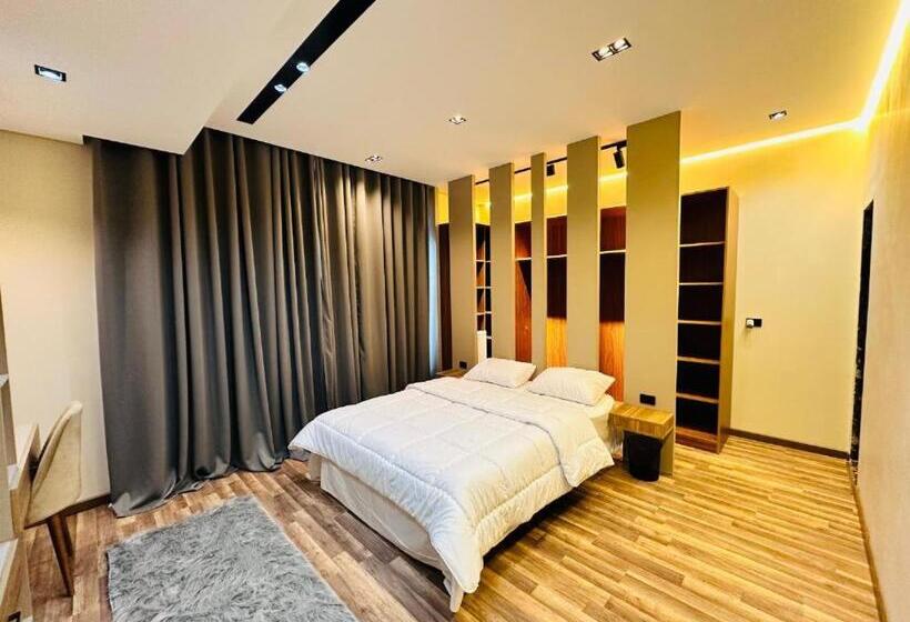 家庭山景房, Farida Habu Palace