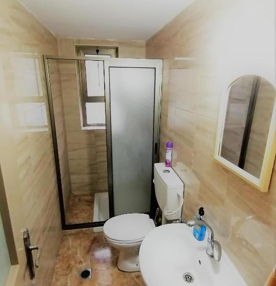 تختخواب در اتاق مشترک, House Of Peace