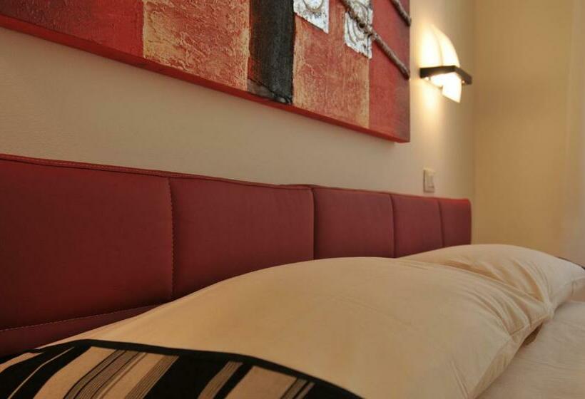 اتاق استاندارد سه نفره, B&b Il Grifone