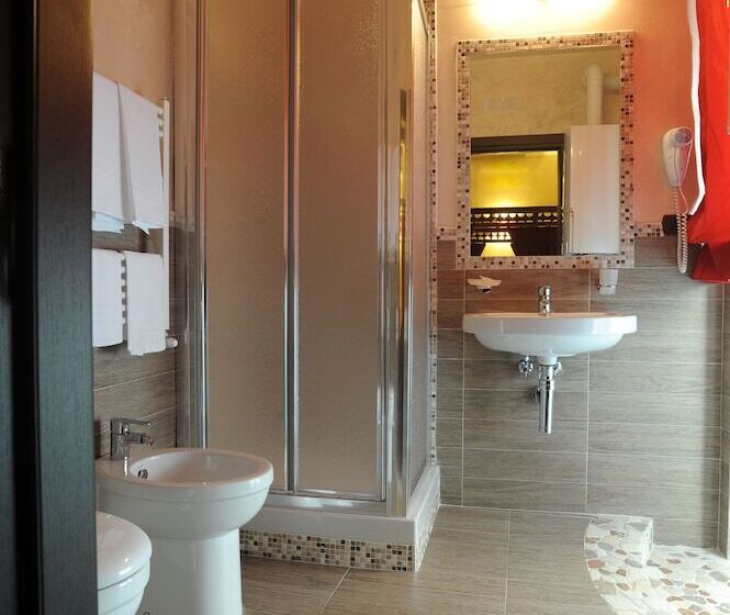 اتاق استاندارد, B&b Muro Torto Cairoli Struttura Sanificata Giornalmente Con Prodotti Specifici Conformi Al Decalo