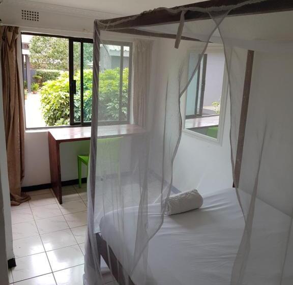 اتاق استاندارد, Chinyonga Guesthouse