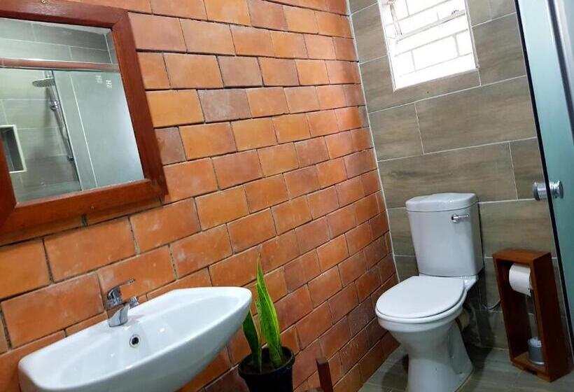 اتاق یک تخته با چشم‌انداز باغ, Chinyonga Guesthouse