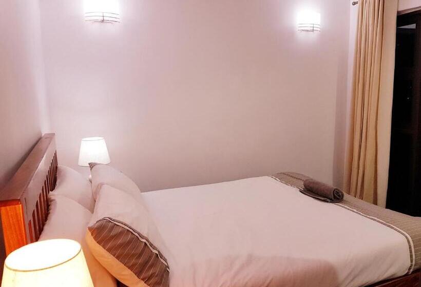 اتاق لوکس با بالکن, Chinyonga Guesthouse