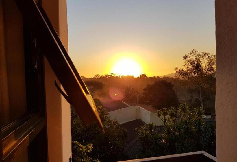 اتاق لوکس با بالکن, Chinyonga Guesthouse