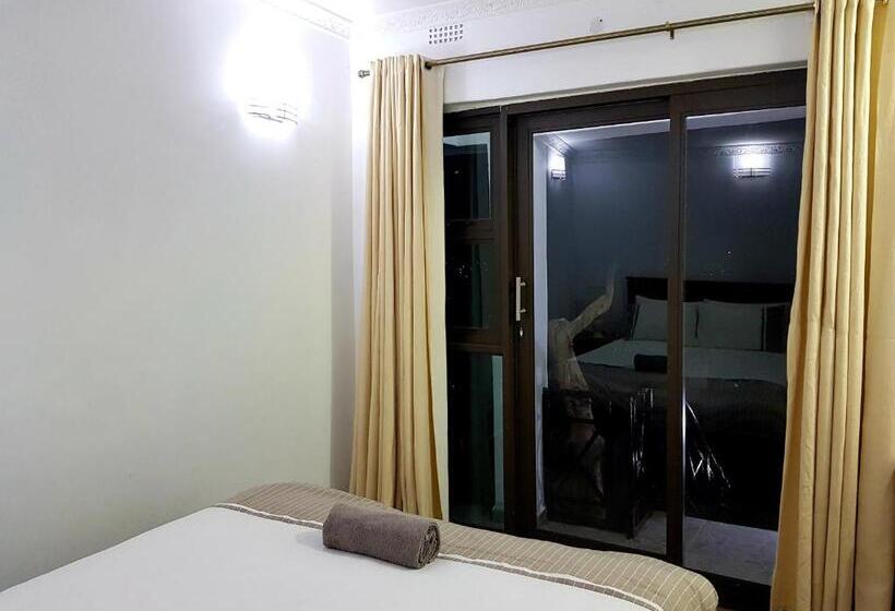 اتاق لوکس با بالکن, Chinyonga Guesthouse